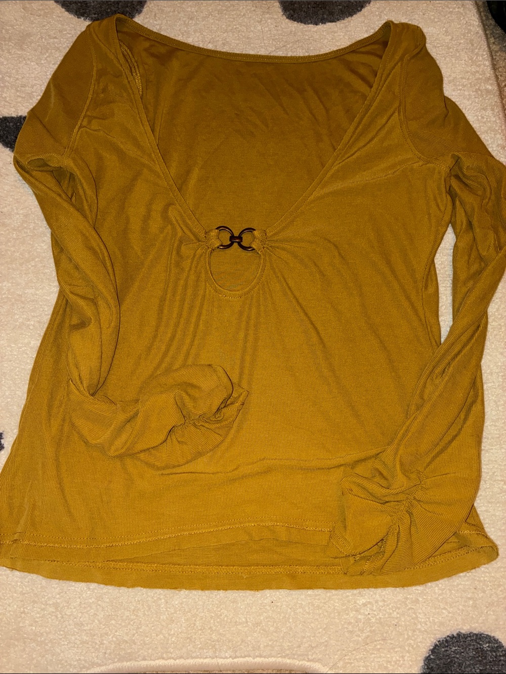 Free people Long-Sleeve lower back Ring Detail Top - Mustard